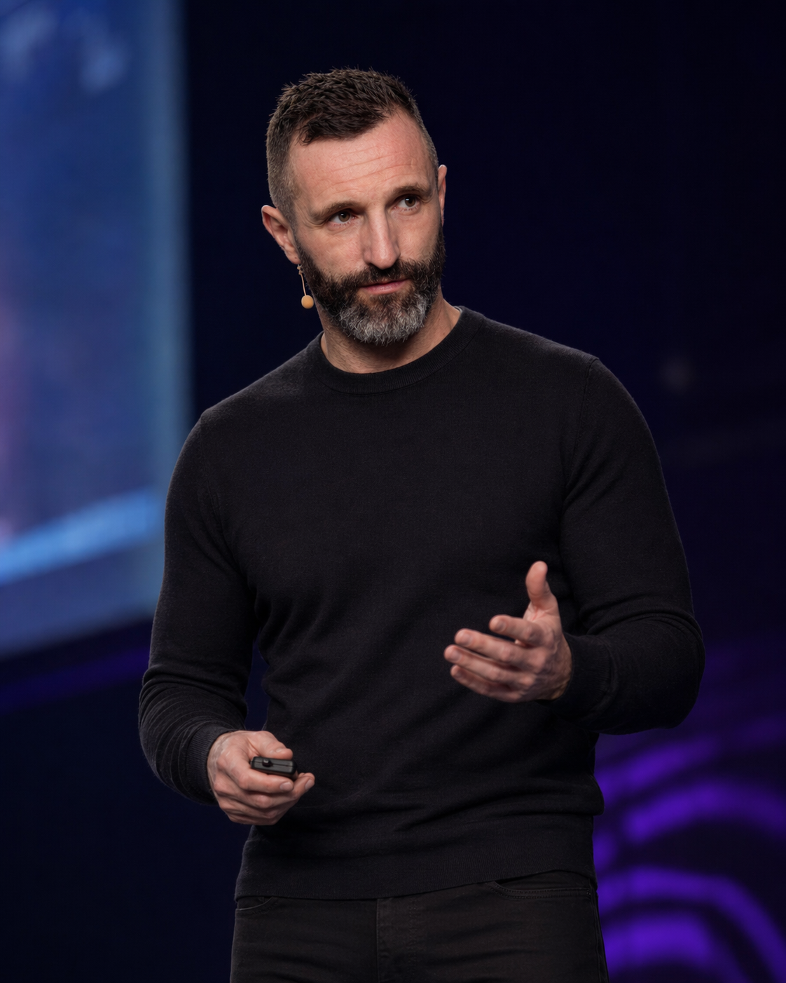 Wilson Meloncelli speaking on stage